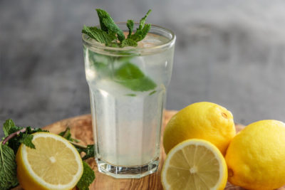 Mito ou verdade: água com limão emagrece?