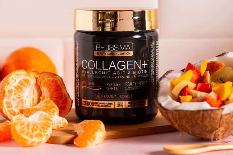 pote de collagen+ junto de frutas da salada tropical