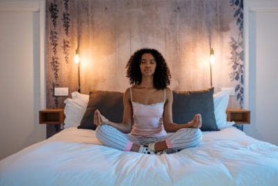 Conheça 4 tipos de meditação para dormir e garanta uma boa noite de sono!