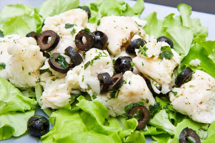 4 receitas deliciosas de salada de bacalhau
