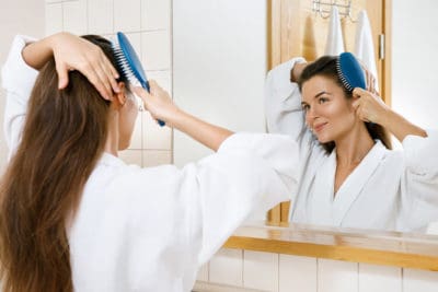 Tipos de escova de cabelo: principais formatos e indicações de uso