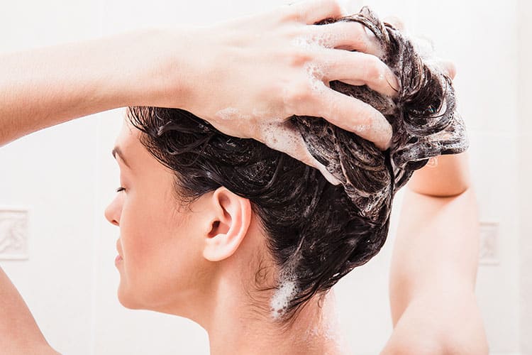 6 produtos que não podem faltar na sua rotina de cuidados com o cabelo
