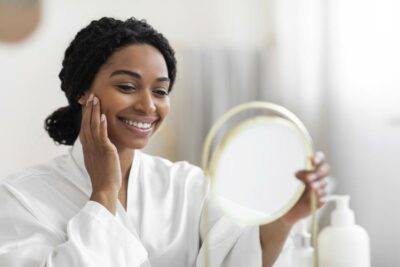 Suplementos para cabelo e pele: como encontrar opções que beneficiem ambos?