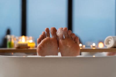 Como fazer spa dos pés? Veja nossas dicas para deixar seus pés lindos!